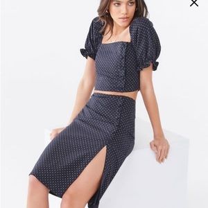 NWOT forever 21 navy blue polka dot linen skirt with slit and side zipper